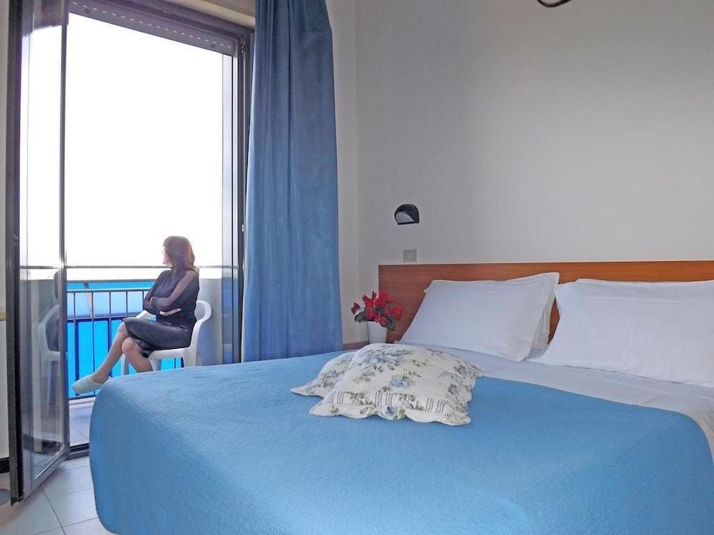 Hotel Paloma Beach Front Chiringuitos Time リミニ エクステリア 写真