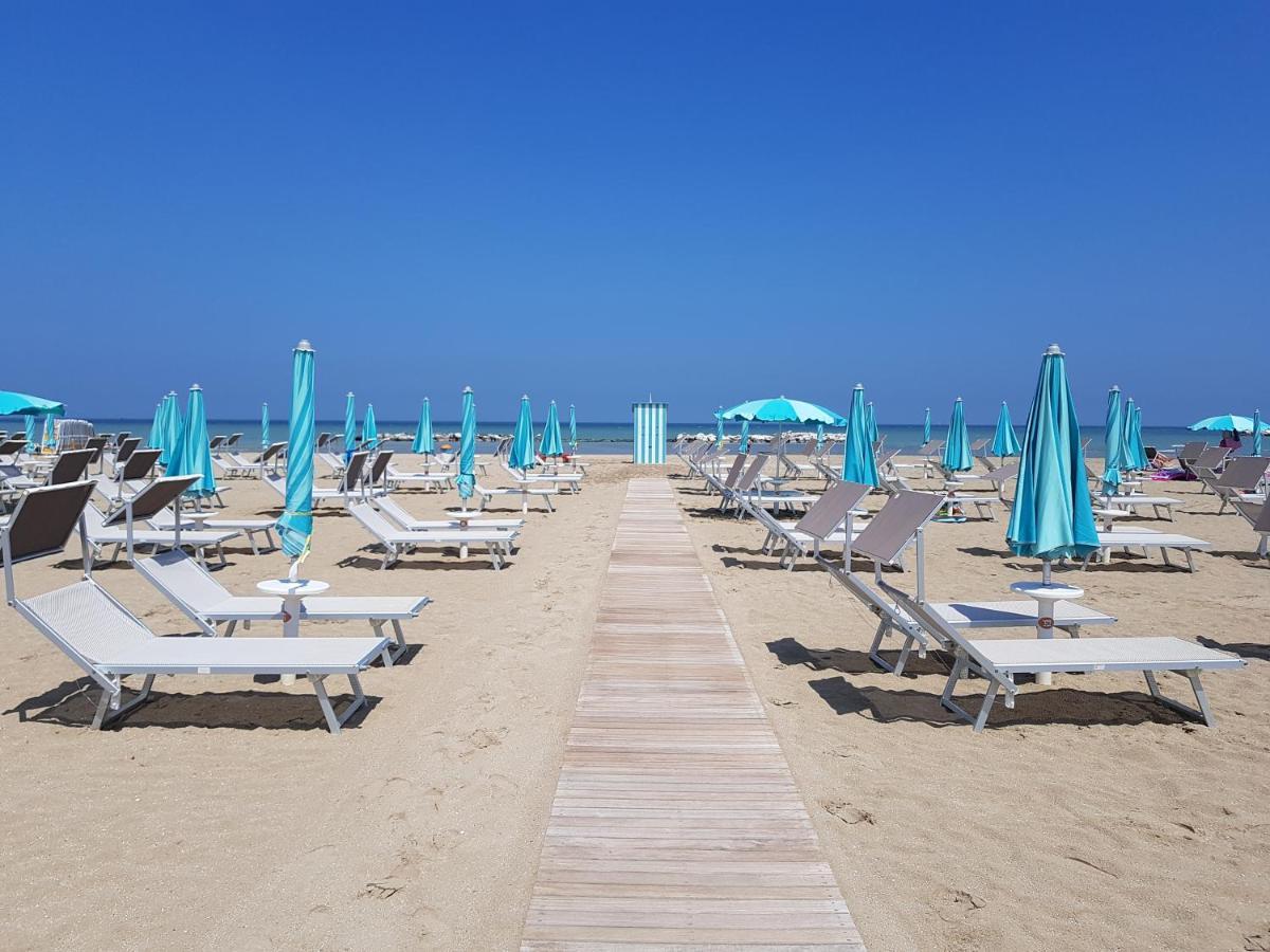 Hotel Paloma Beach Front Chiringuitos Time リミニ エクステリア 写真