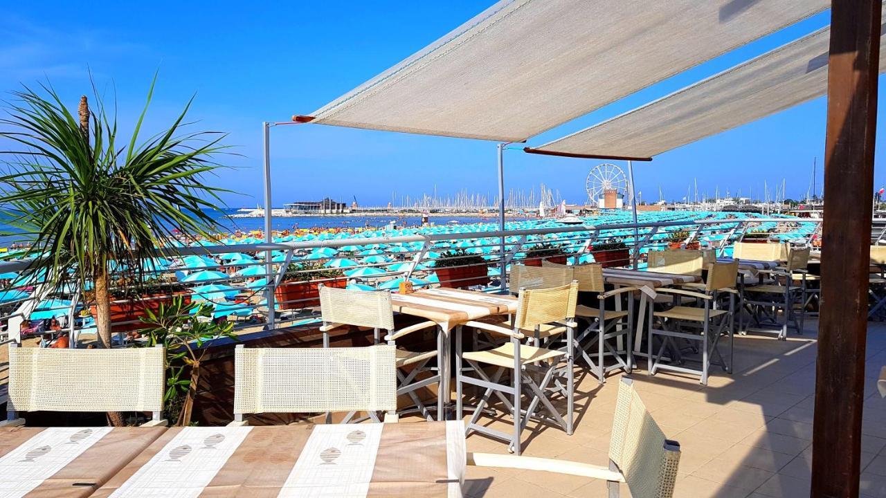 Hotel Paloma Beach Front Chiringuitos Time リミニ エクステリア 写真