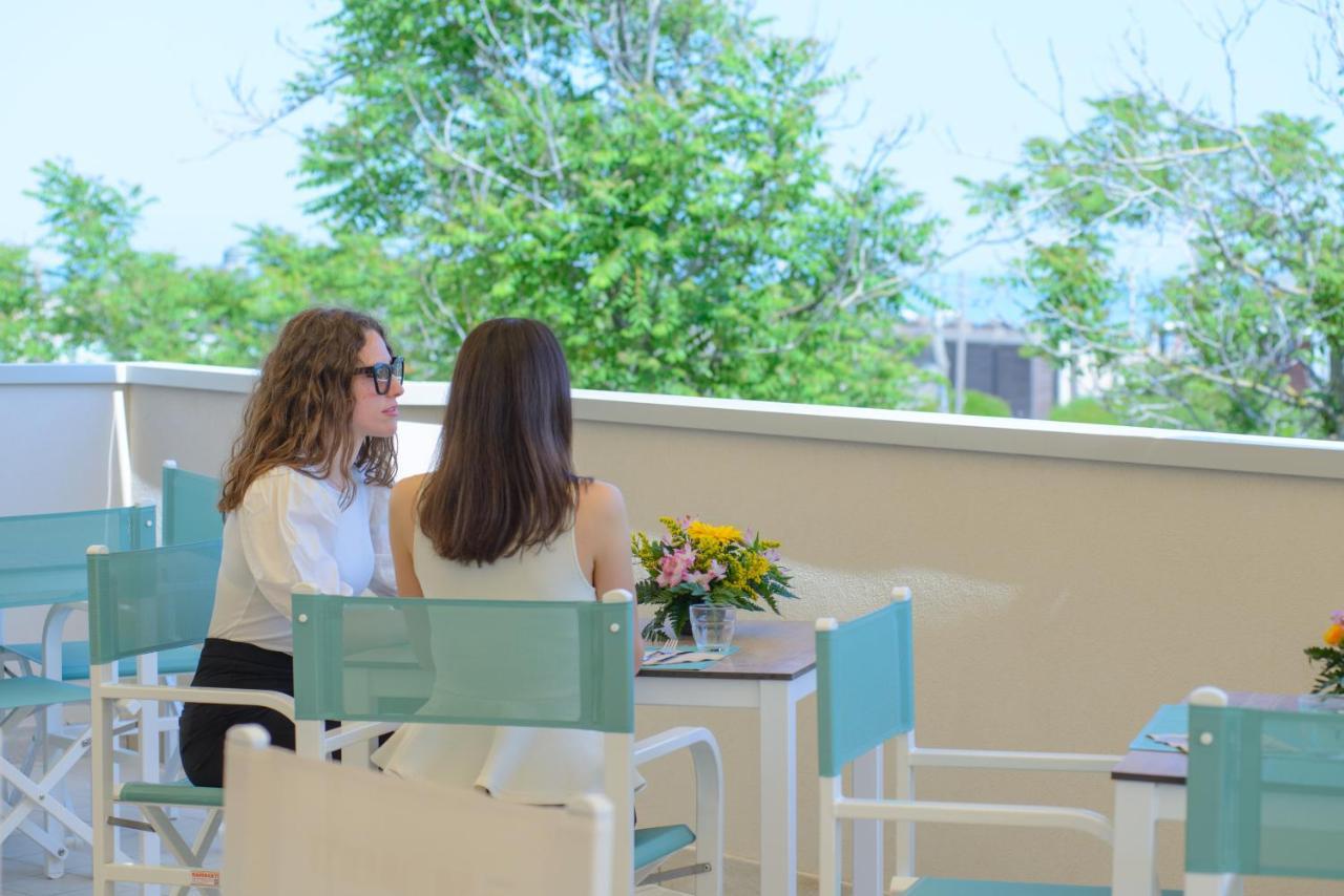 Hotel Paloma Beach Front Chiringuitos Time リミニ エクステリア 写真