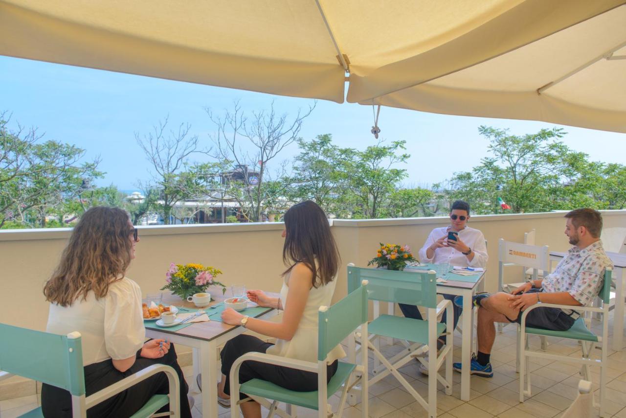 Hotel Paloma Beach Front Chiringuitos Time リミニ エクステリア 写真