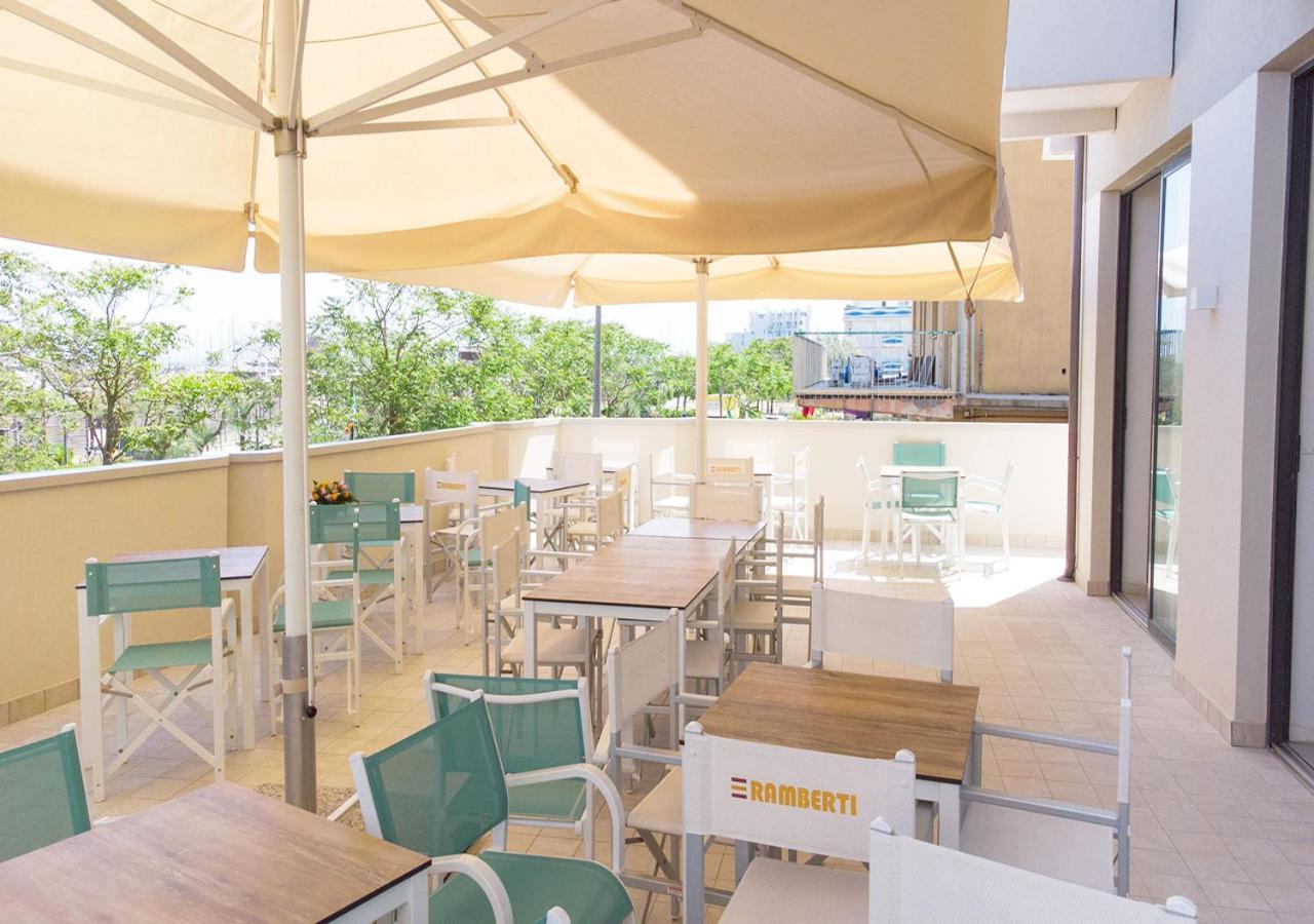 Hotel Paloma Beach Front Chiringuitos Time リミニ エクステリア 写真