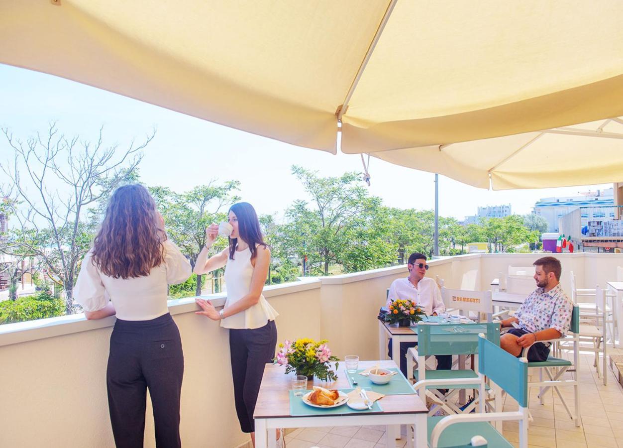 Hotel Paloma Beach Front Chiringuitos Time リミニ エクステリア 写真
