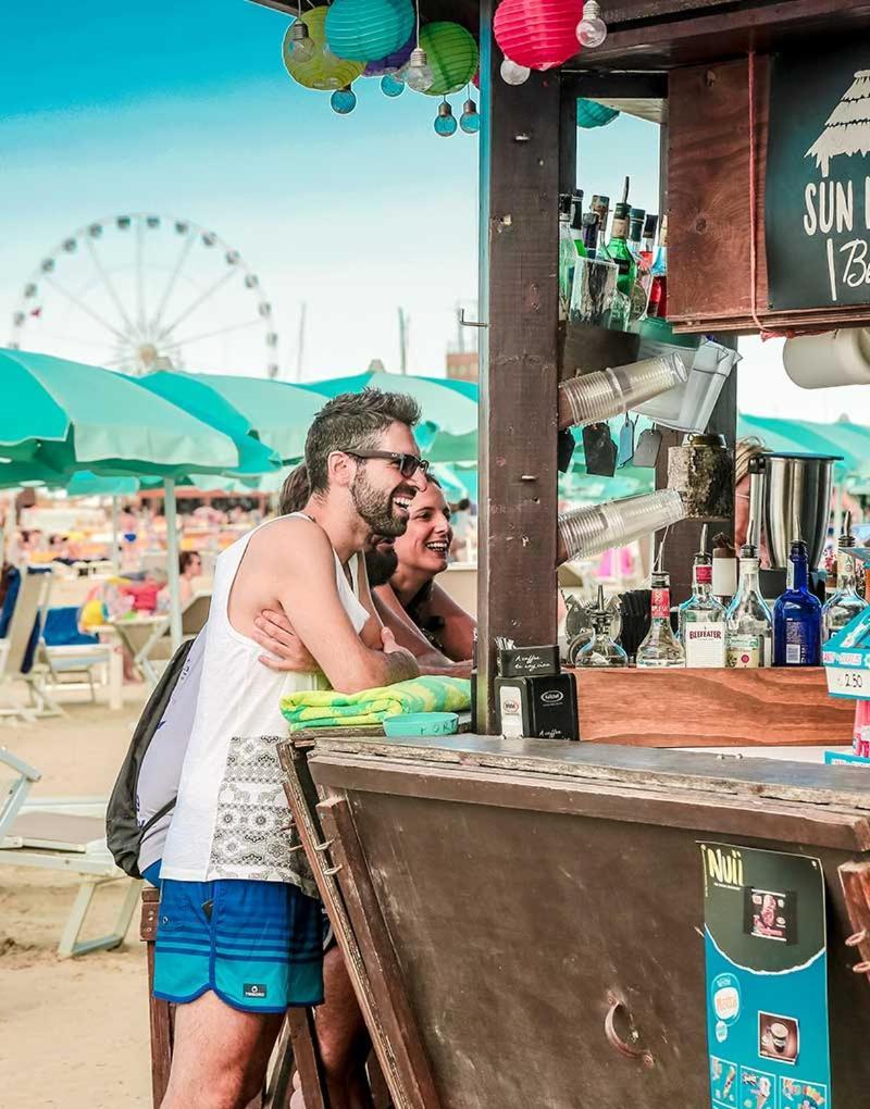 Hotel Paloma Beach Front Chiringuitos Time リミニ エクステリア 写真